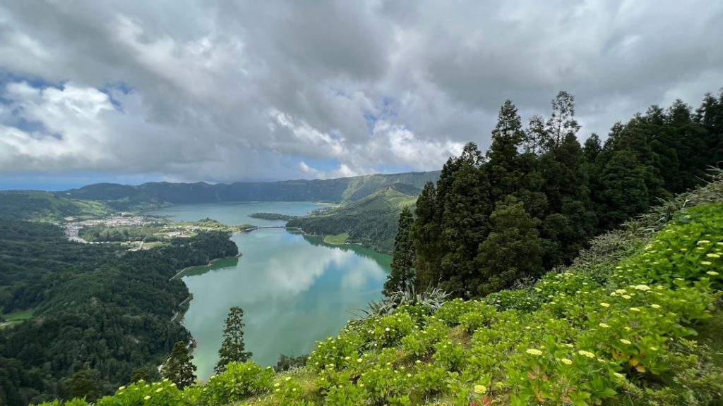 Azores (São Miguel) en 5 días – foto de Kenny Wood (Unsplash)