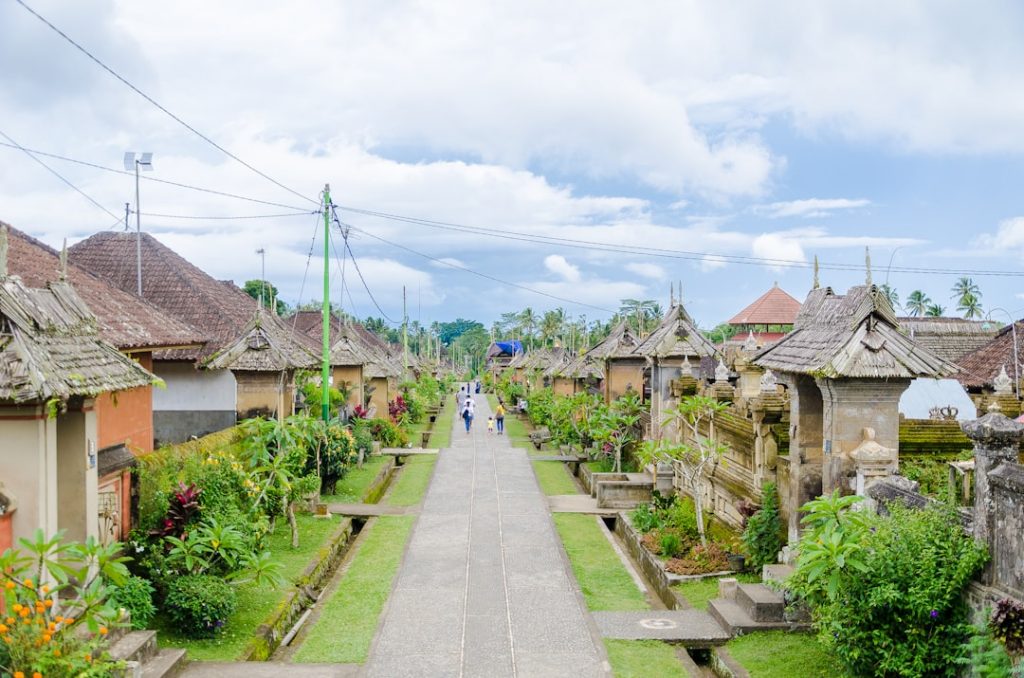 Bali 7 días low-cost: scooter con seguro, templos y arrozales – foto de satria setiawan (Unsplash)