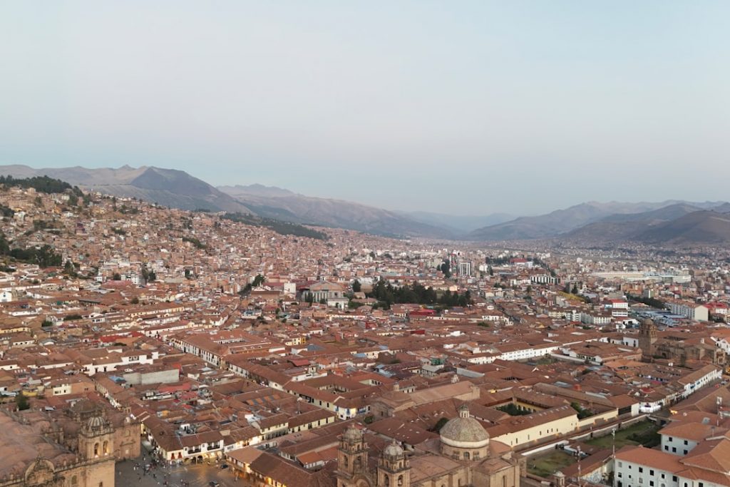 Cusco + Machu Picchu 5–7 días: altura, tren o Salkantay – foto de Kieran Proctor (Unsplash)