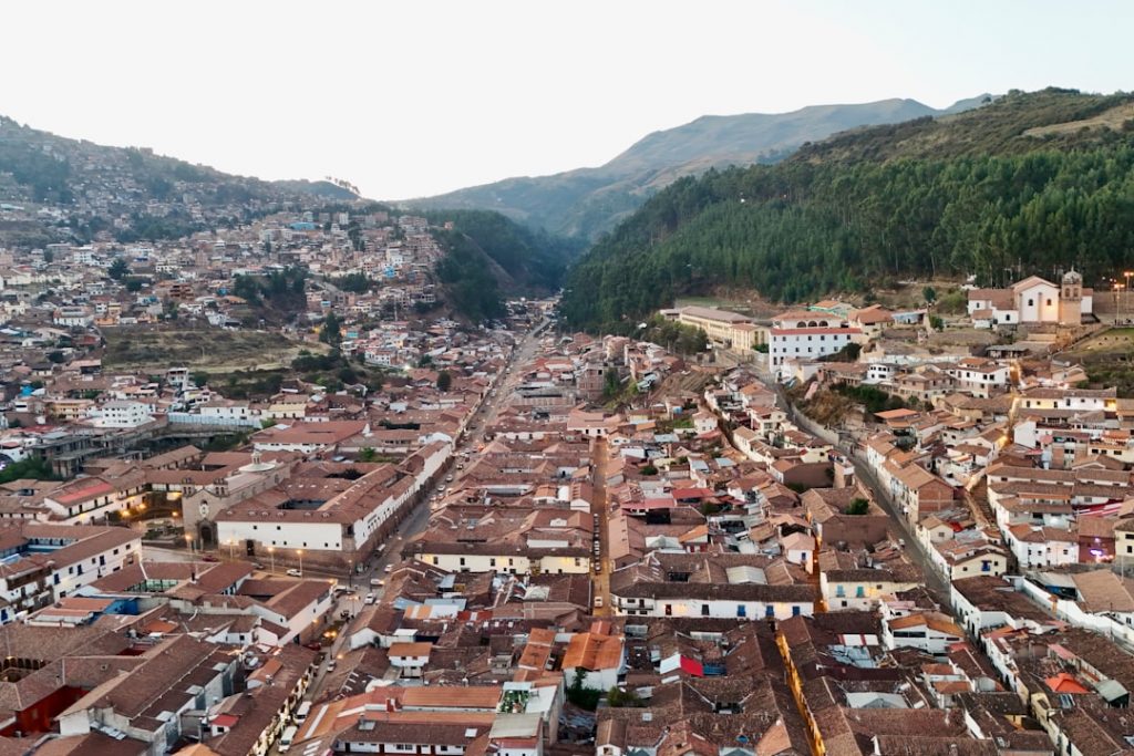 Cusco + Machu Picchu 5–7 días: altura, tren o Salkantay – foto de Kieran Proctor (Unsplash)