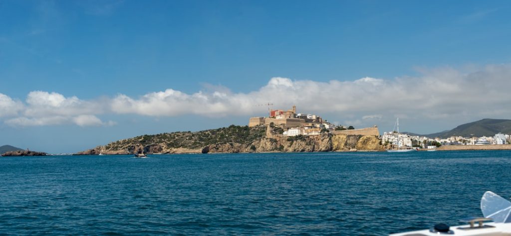 Ibiza low-cost fuera de temporada – foto de David Carrero Fernández-Baillo (Unsplash)