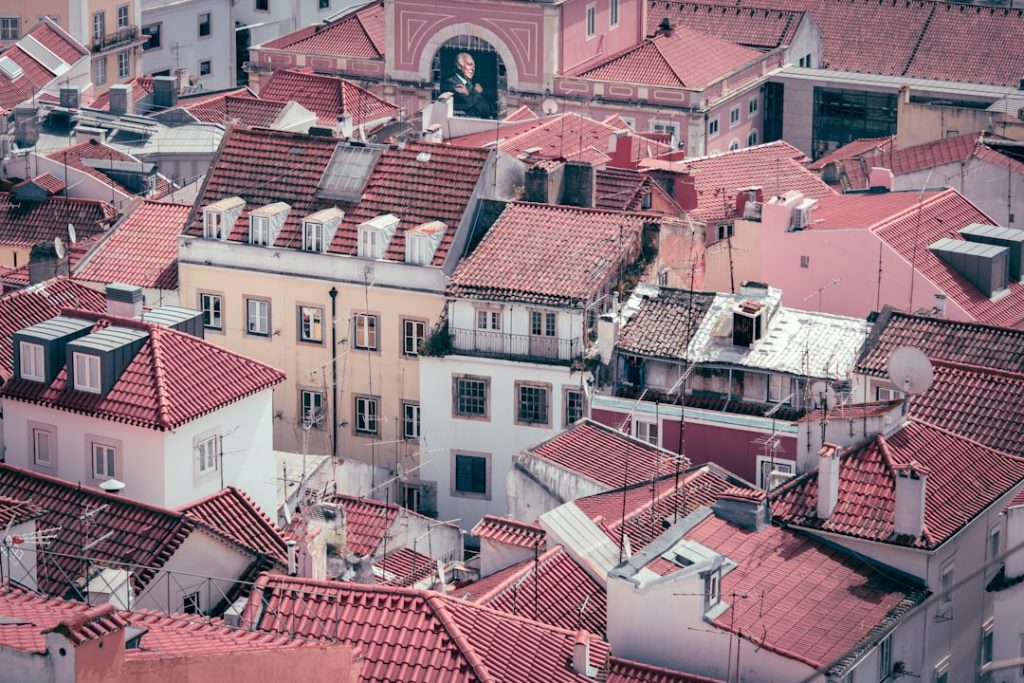 Qué ver en Lisboa en 48h sin morir en el intento – foto de João Reguengos (Unsplash)