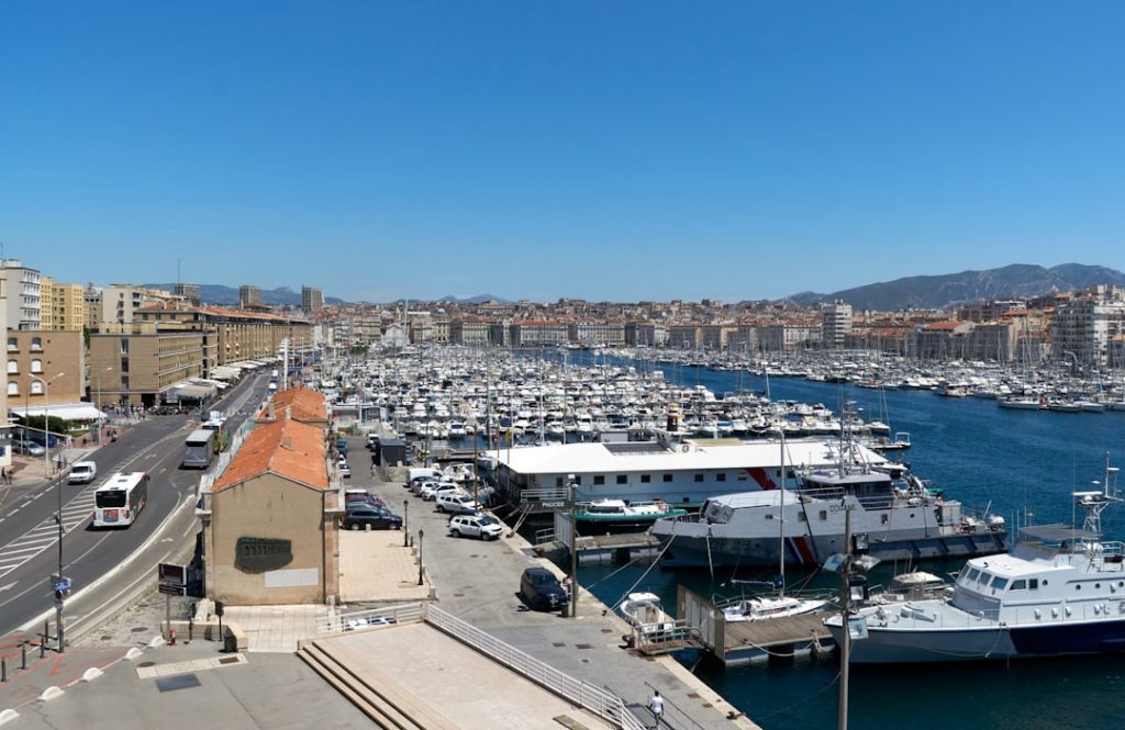 Qué ver en Marsella en 24h: Vieux-Port y Le Panier – foto de Raul Varela (Unsplash)