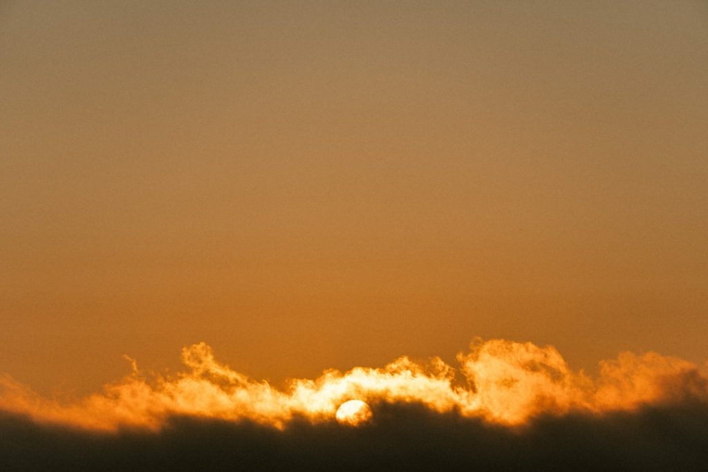 Qué ver en Oporto en 24h: loop a pie, tranvía y vistas – foto de Martí Sierra (Unsplash)