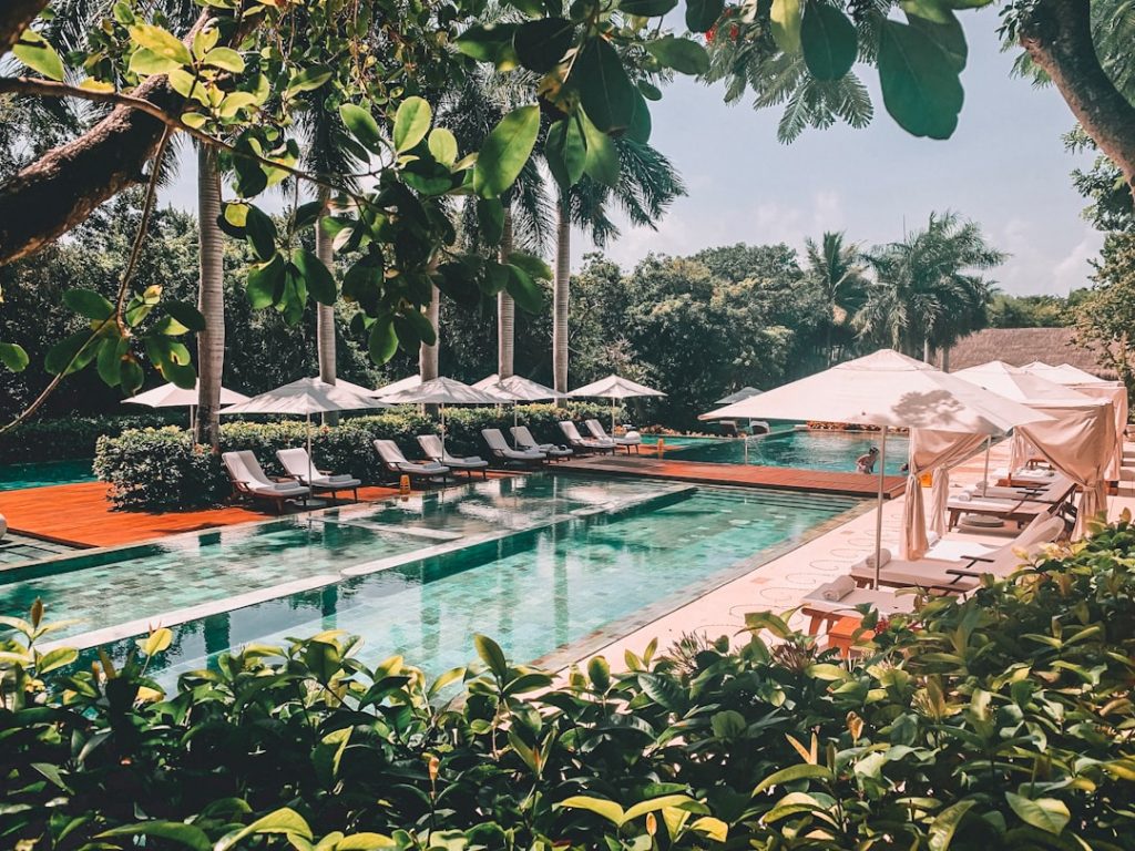Riviera Maya barato: colectivos, cenotes y ruinas – foto de Dayana Brooke (Unsplash)