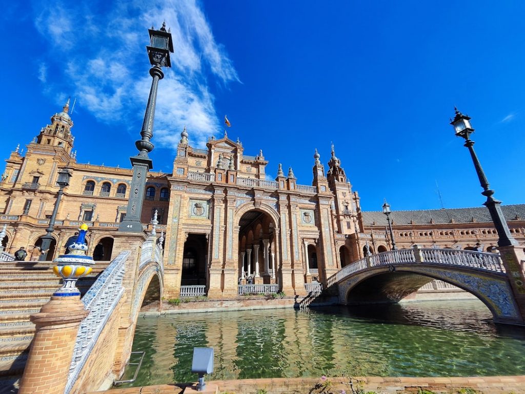 Sevilla en 2 días – foto de Dmitry Romanoff (Unsplash)