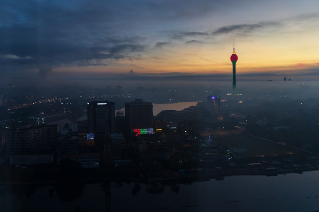Sri Lanka 10 días: triángulo cultural y playas – foto de Christoph Theisinger (Unsplash)