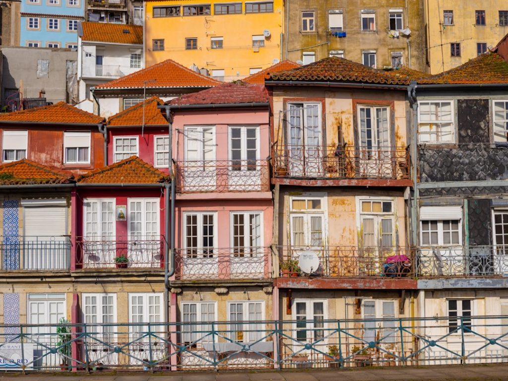 Trabajar en remoto en Lisboa/Oporto: Wi-Fi, eSIM y cafés – foto de danilo.alvesd (Unsplash)
