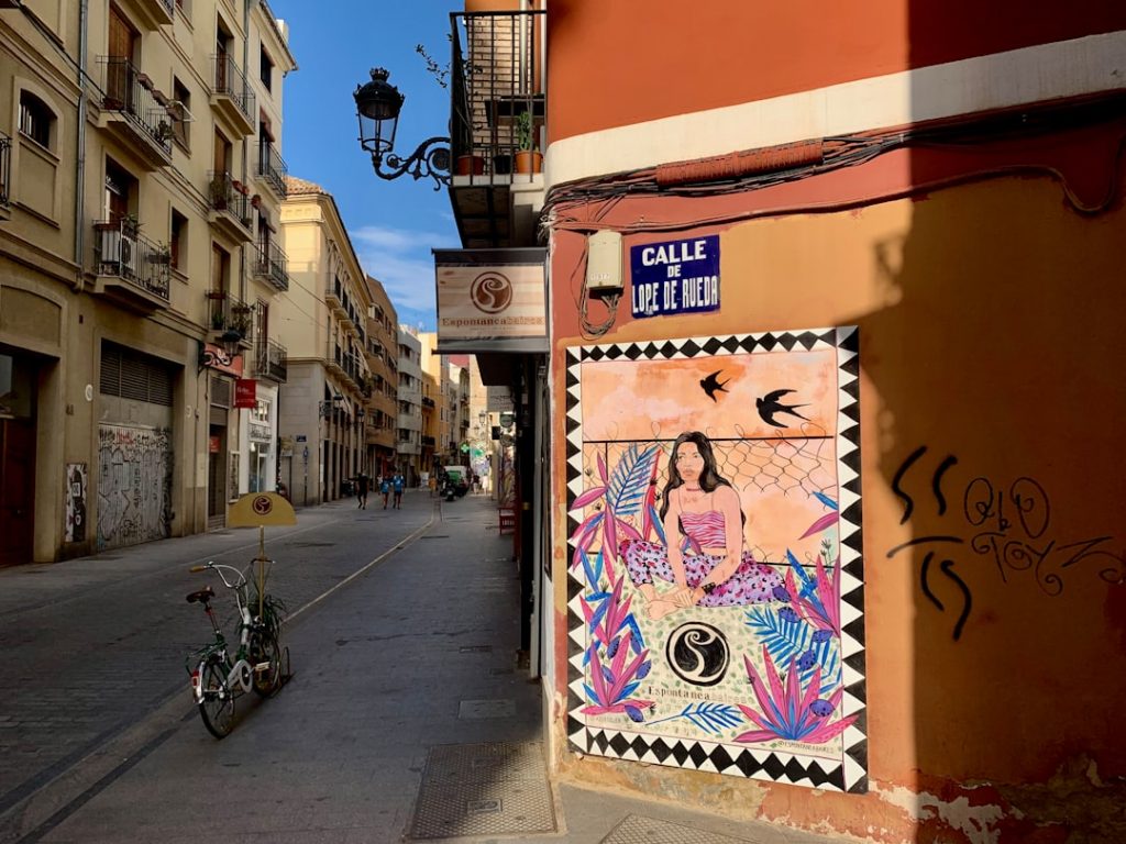 Itinerario 48h en Madrid con arte y tapas (barato) – foto de Ekaterina Pirozhenko (Unsplash)