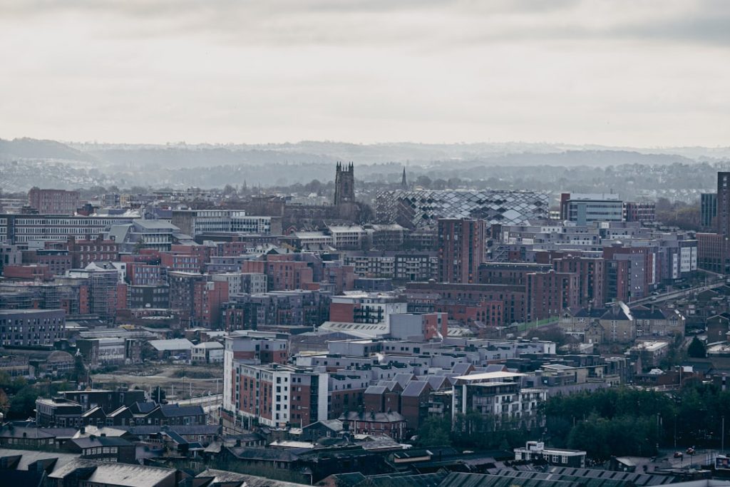 Manchester + Liverpool, Reino Unido – foto de Benjamin Elliott (Unsplash)