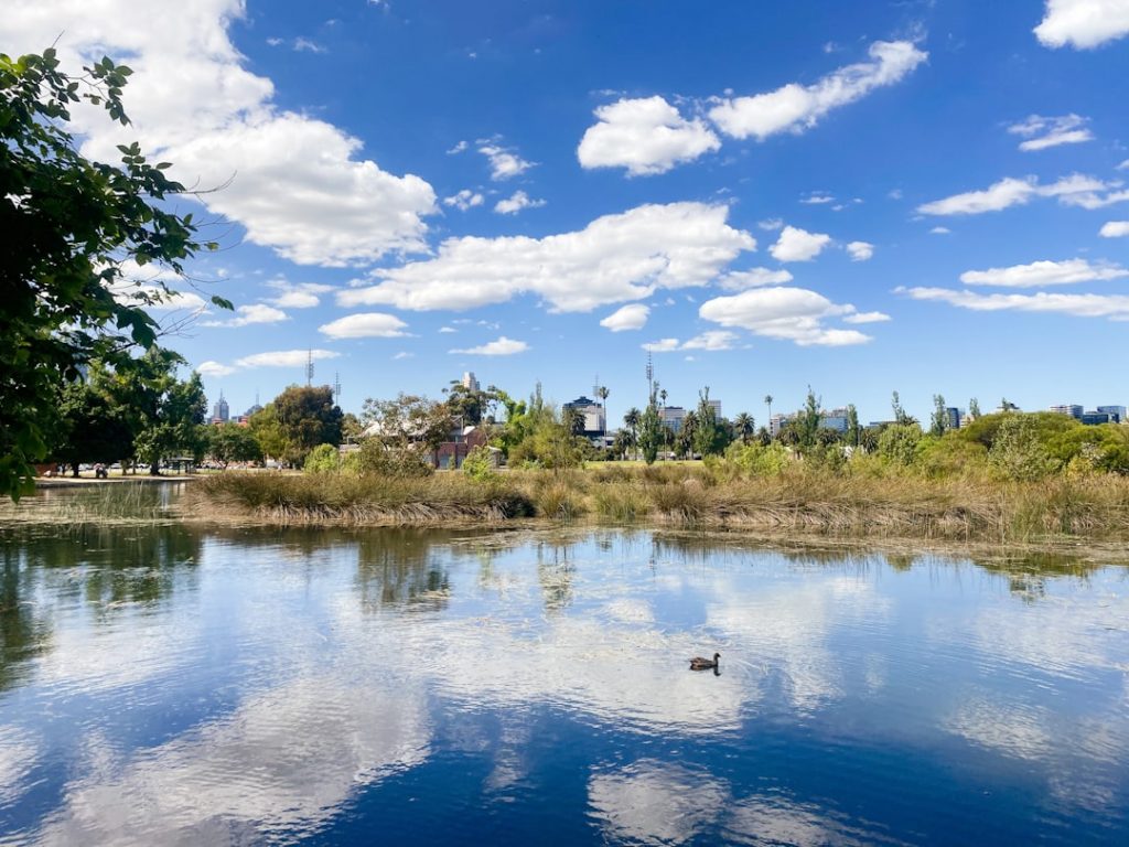 Melbourne, Australia – foto de Catherine Warsono (Unsplash)