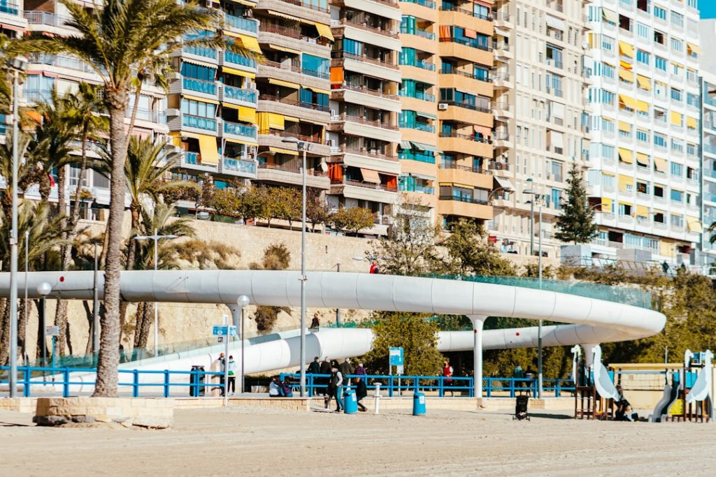 Guía para viajes a Alicante (2–3 días) – foto de Eugene Chystiakov (Unsplash)