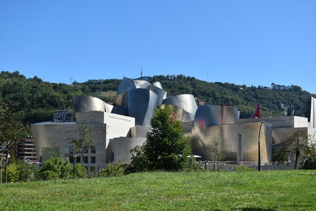 Guía para viajes a Bilbao (2–3 días) – foto de Niloufar Mirhadi (Unsplash)