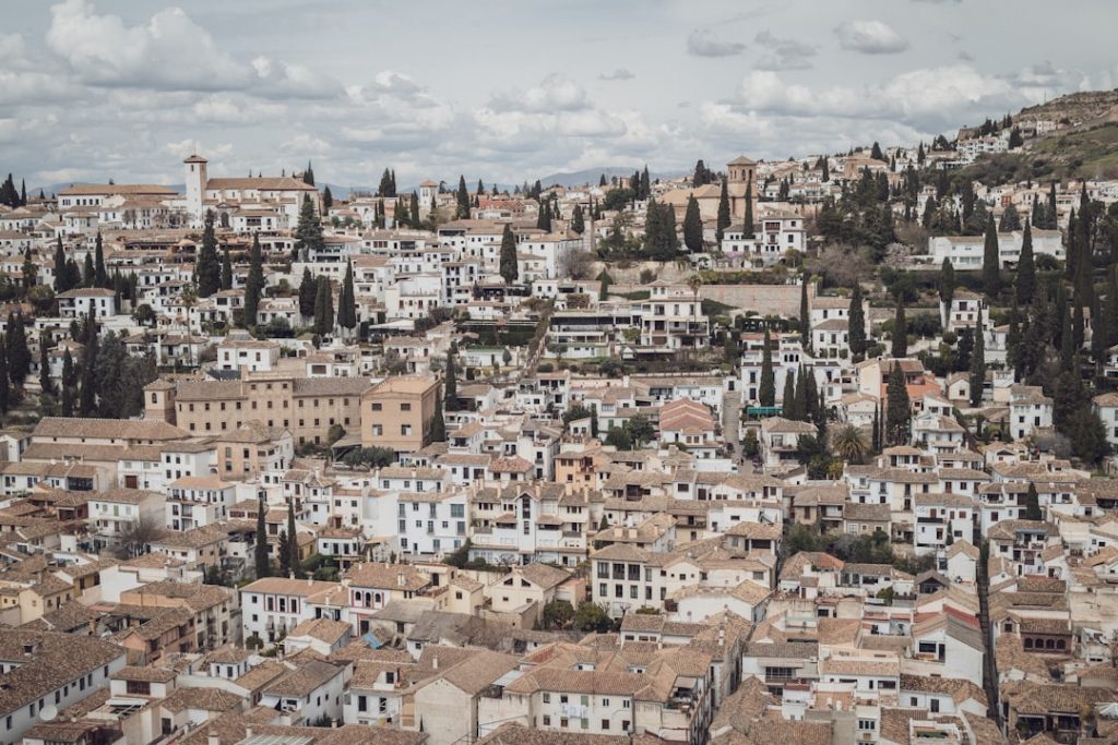 Guía para viajes a Granada (2–3 días) – foto de Alex Quezada (Unsplash)