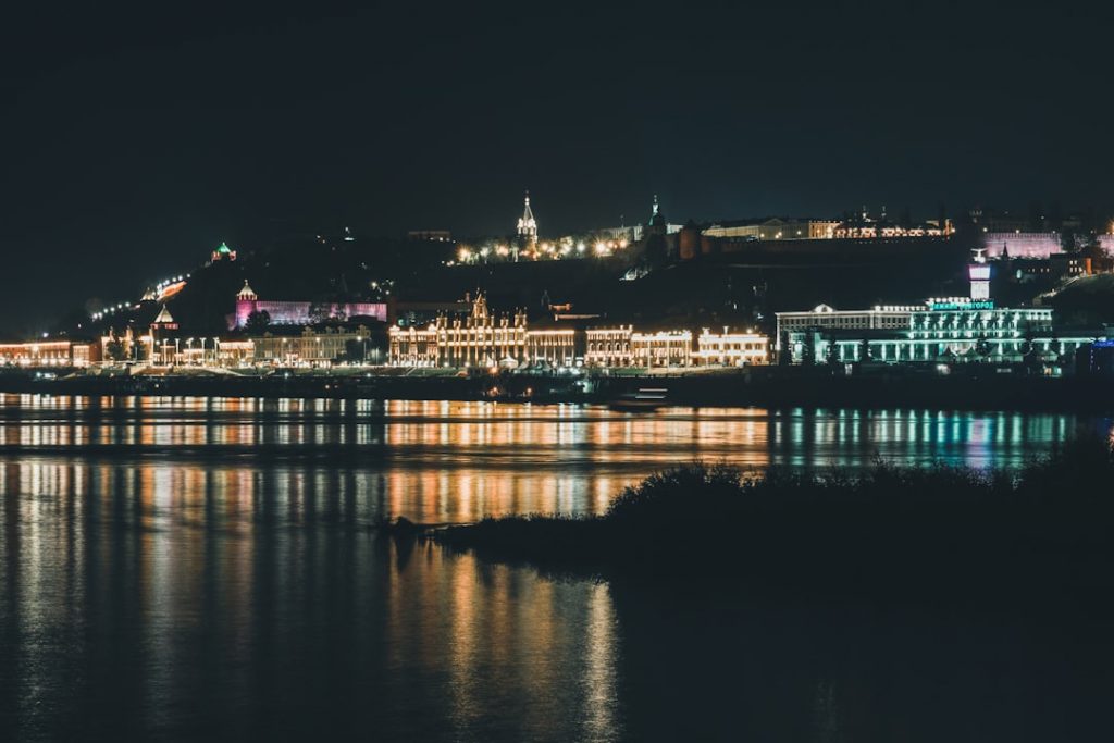 Budapest termal para jóvenes: baños, ruin pubs y pase diario BKK – foto de Pavel Neznanov (Unsplash)