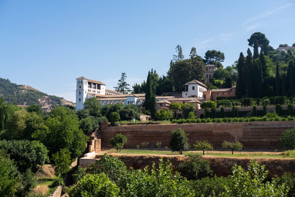 Granada joven: Alhambra con slot, miradores y teterías – foto de Luís Cardoso (Unsplash)