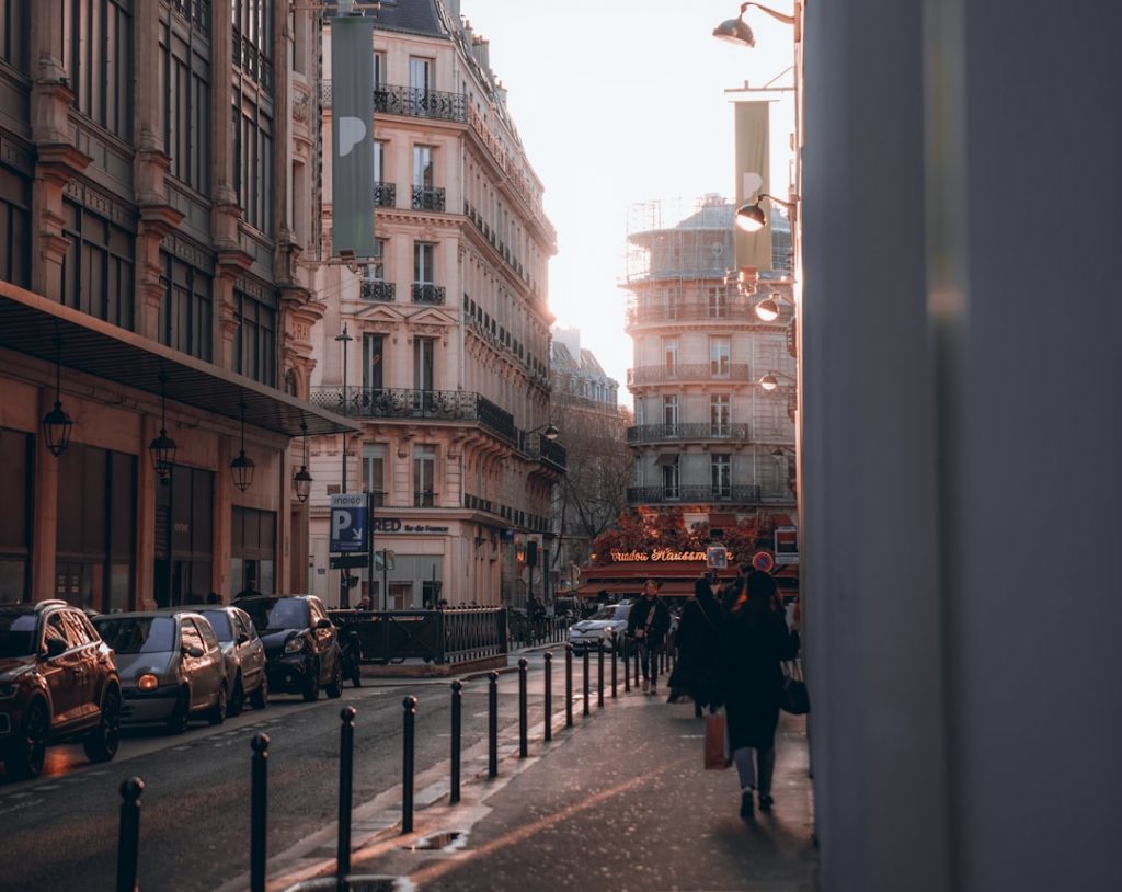 Guía low-cost de París para jóvenes: hostels, Navigo Easy y museos gratis – foto de Zieben VH (Unsplash)