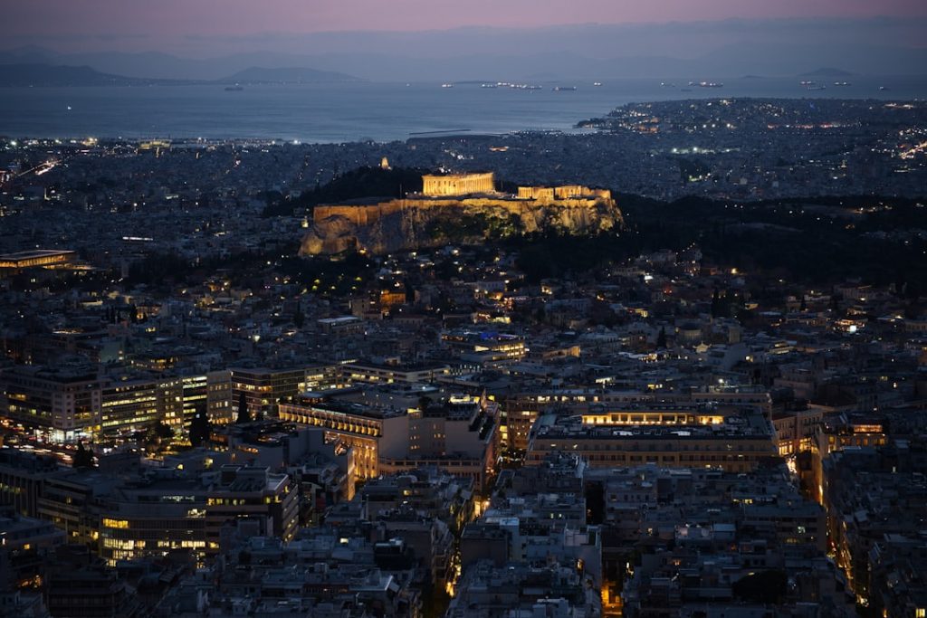 Itinerario 4 días en Atenas + islas Sarónicas: acrópolis, ferris y playas – foto de Ivan Karpov (Unsplash)
