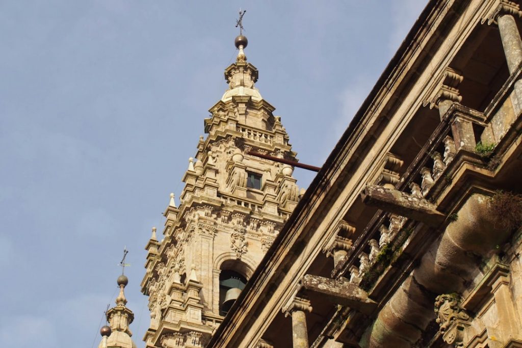 Itinerario para Santiago a Fisterra en 2–3 días – foto de Andrea Fontalvo (Unsplash)