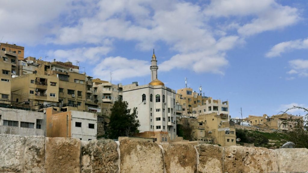 Jordania 5 días compacto: Amman, Petra y Wadi Rum con Jordan Pass – foto de zibik (Unsplash)