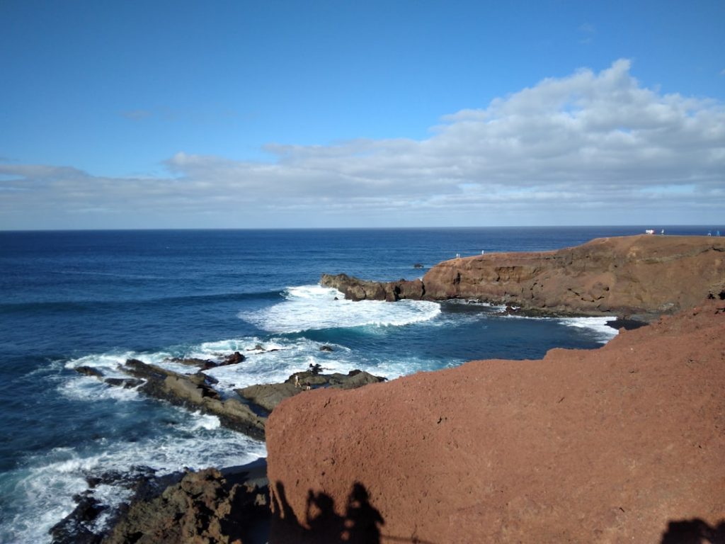 Lanzarote volcánica: Timanfaya con ticket, Jameos y surf – foto de Malcolm Ketteridge (Unsplash)