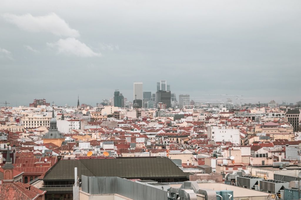 Madrid barato en 3 días: franjas gratis de museos y tapas de barrio – foto de Alex Quezada (Unsplash)