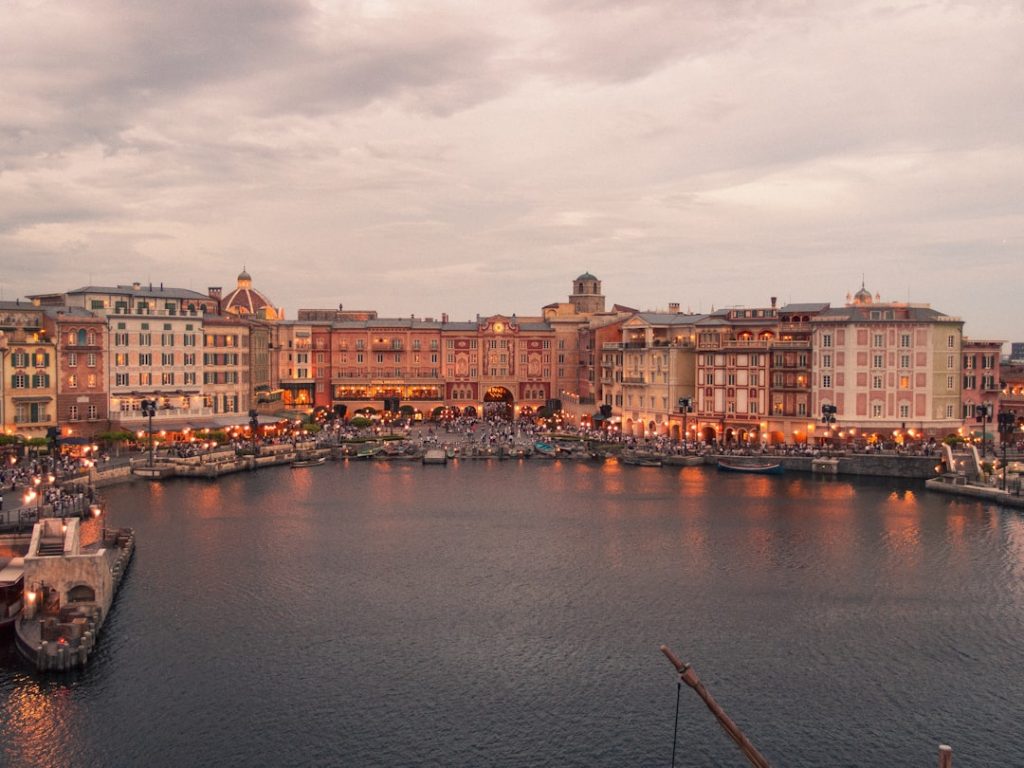 Nápoles joven + Pompeya: metro, pizza auténtica y costa – foto de Yu Kato (Unsplash)