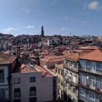 Oporto joven y barato: bodegas, tranvía y puentes