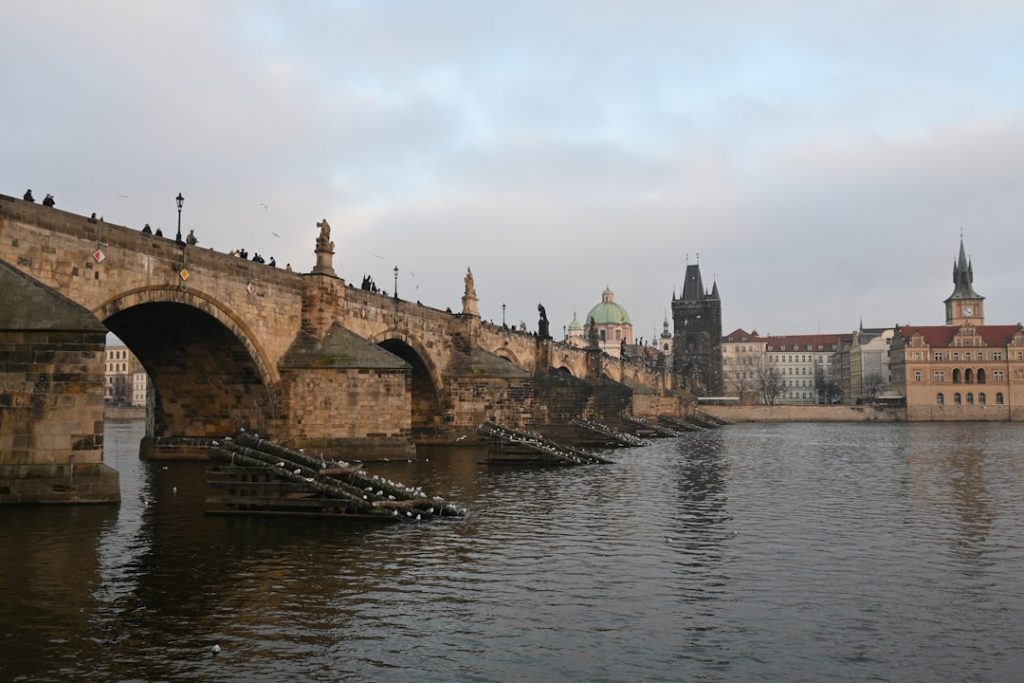 Praga intensa en 2–3 días: tranvía, miradores y bares con encanto – foto de Przemek Zender (Unsplash)