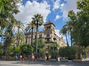 Sevilla a pie: Alcázar, tapas y atardeceres en Triana