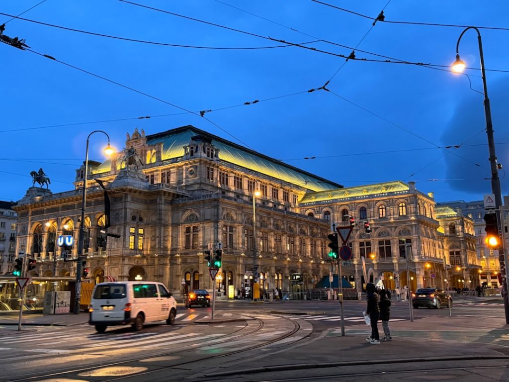 Viena y Praga en Adviento: mercados, conciertos y chocolate caliente – foto de Joshi Milestoner (Unsplash)