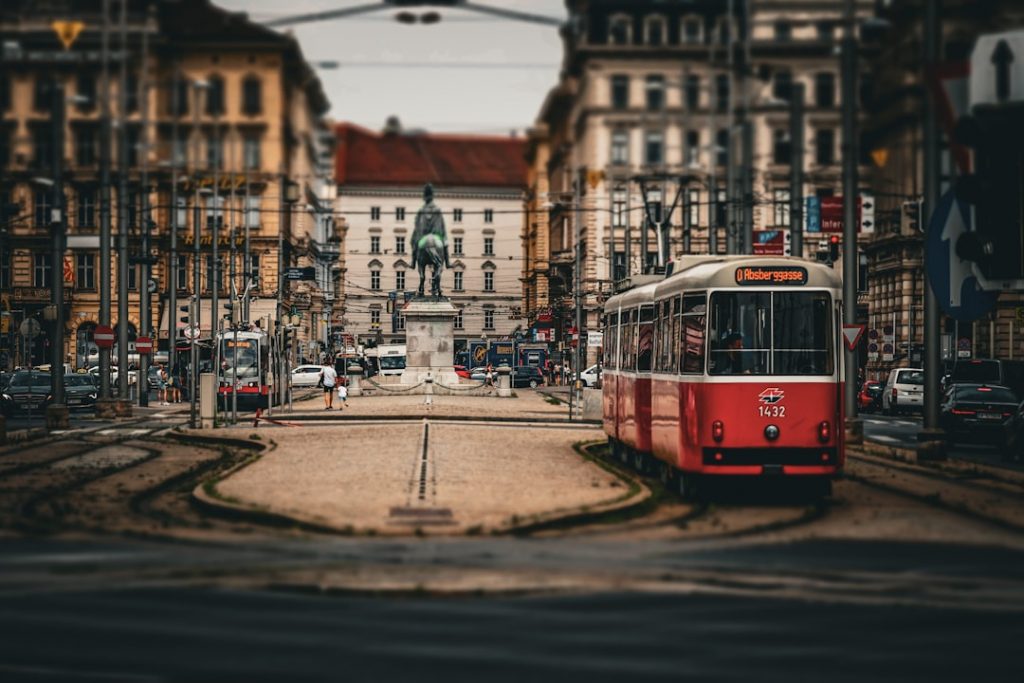Viena y Praga en Adviento: mercados, conciertos y chocolate caliente – foto de Joao (Unsplash)