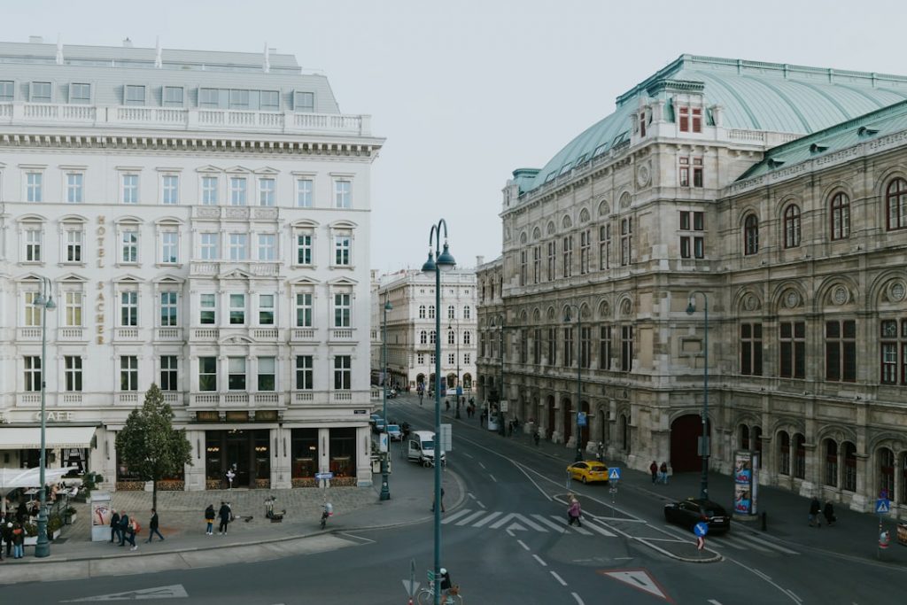 Viena y Praga en Adviento: mercados, conciertos y chocolate caliente – foto de Zalfa Imani (Unsplash)