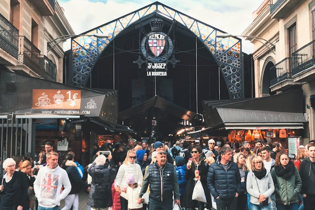 Barcelona en 3 días joven: Gaudí con reserva, búnkers y vermut – foto de Aho (Unsplash)