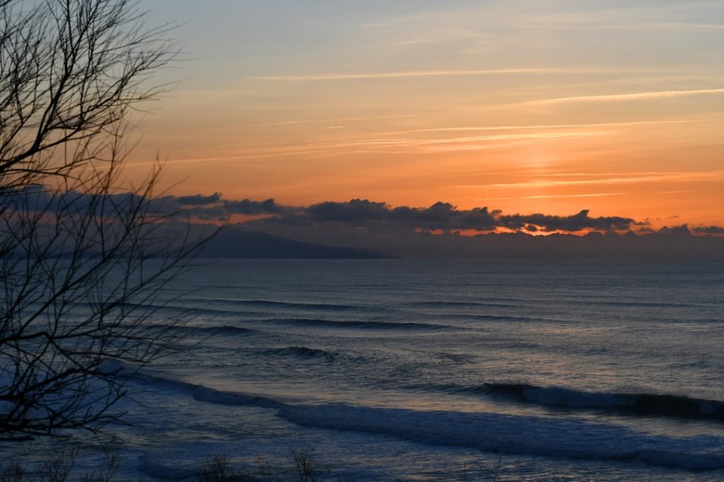 Biarritz y País Vasco francés 3 días: surf, faros y tren a Bayona – foto de ALEJANDRO POHLENZ (Unsplash)