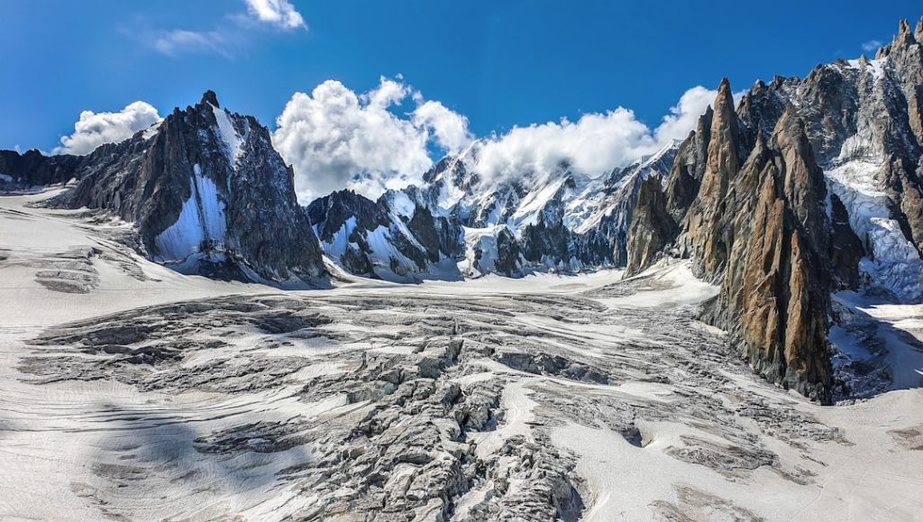Chamonix 2–3 días: teleféricos, rutas fáciles y meteo alpina – foto de Matteo Max Putzolu (Unsplash)
