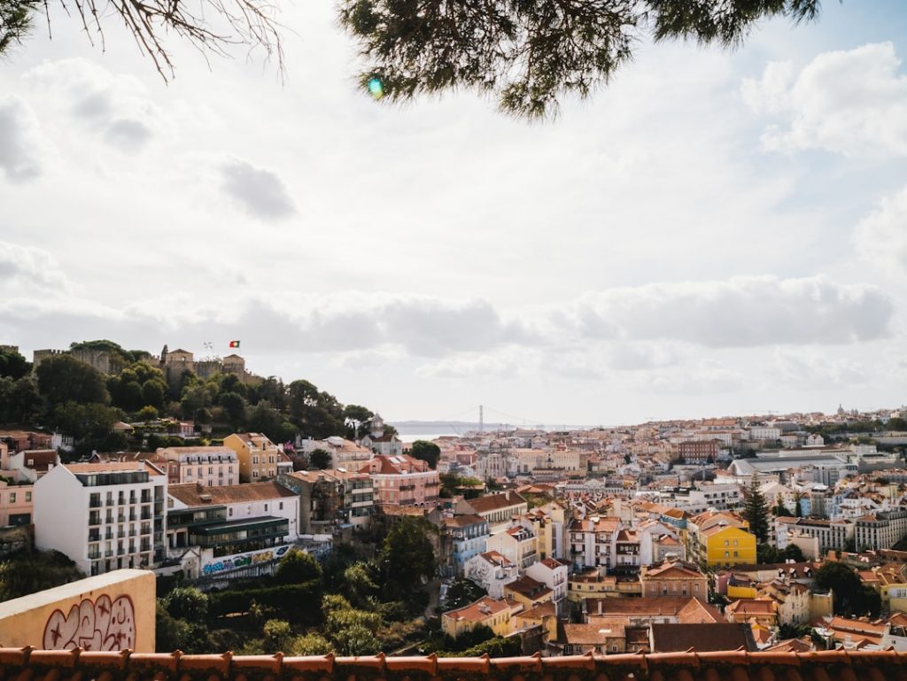 Lisboa con presupuesto 3–4 días: Viva Viagem, barrios y miradores – foto de FABIO VILHENA (Unsplash)