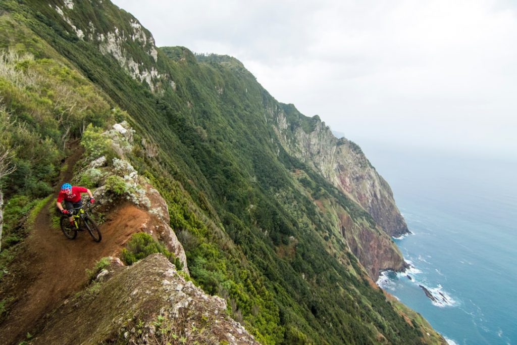 Madeira 5 días sin coche: teleféricos, levadas y buses – foto de Dick Honing (Unsplash)