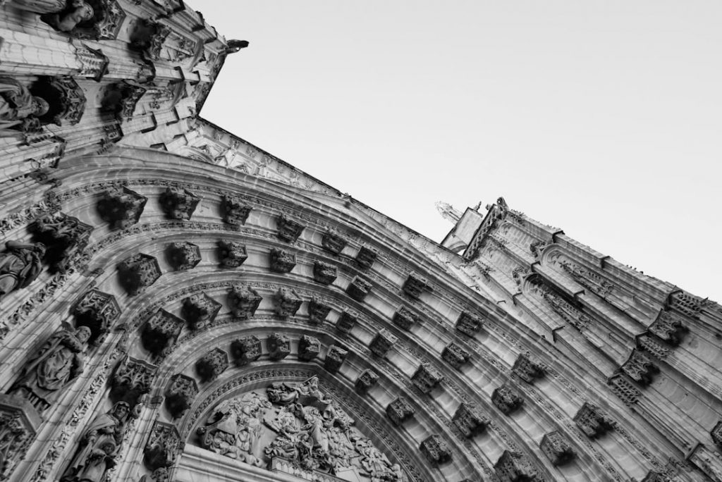 Sevilla 48h exprés para jóvenes: Alcázar con reserva, tapas y bici Sevici – foto de Husha Bilimale (Unsplash)