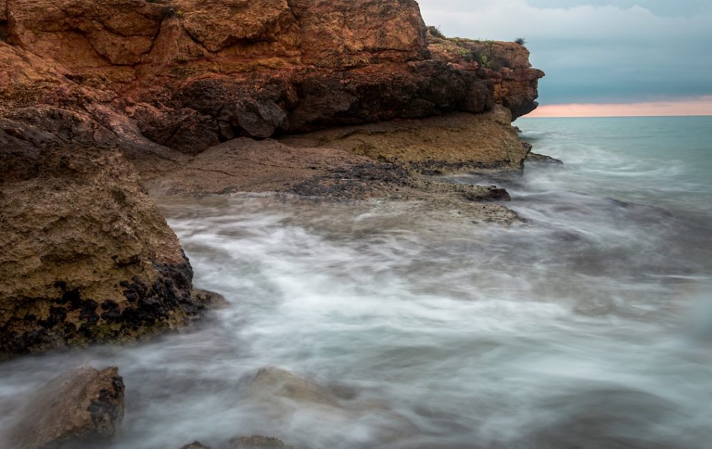 Tarragona romana + Costa Dorada 3 días: anfiteatro, PortAventura y calas – foto de Fabian Rodriguez (Unsplash)
