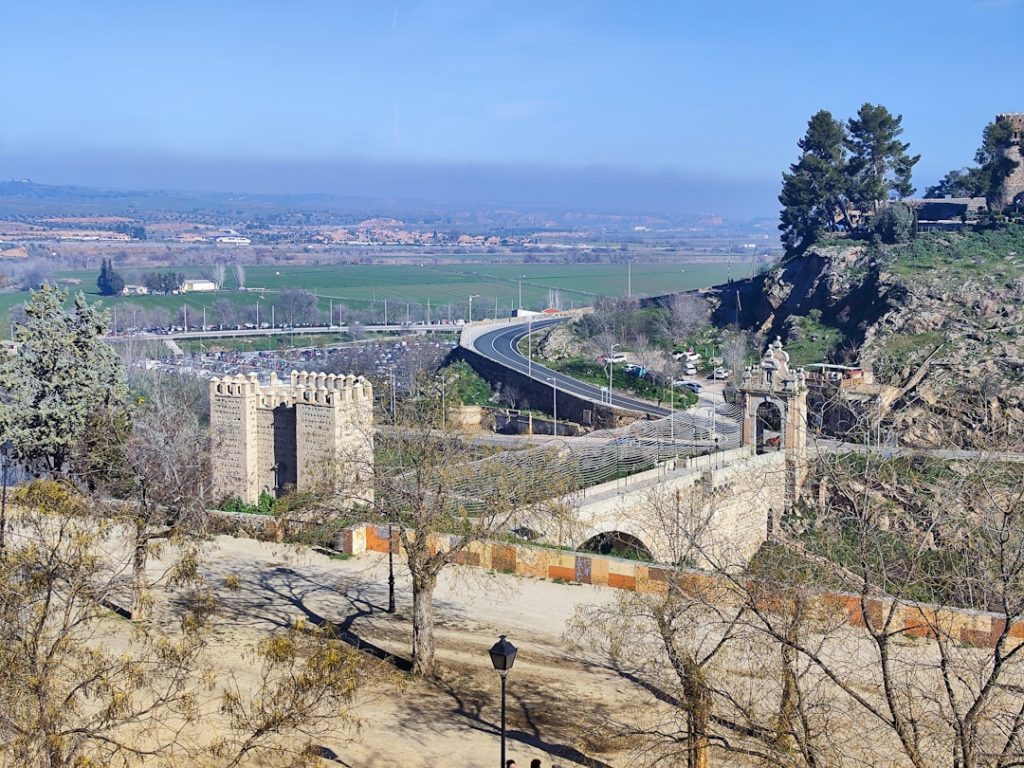 Toledo 2 días exprés desde Madrid: miradores, judería y mazapán – foto de Dmitry Romanoff (Unsplash)