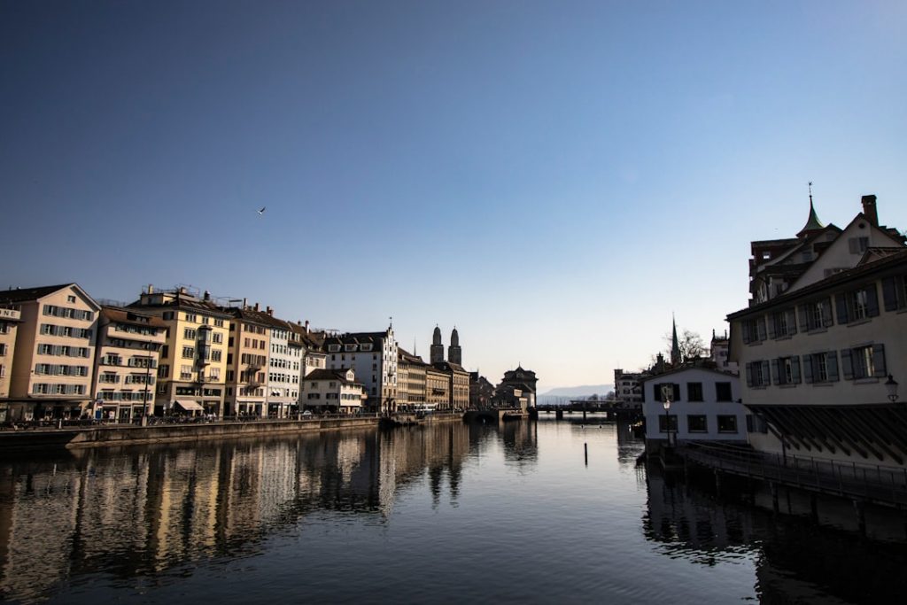 Zúrich barato (lo posible): lago, old town y excursión a Lucerna – foto de Sebastián Brito (Unsplash)