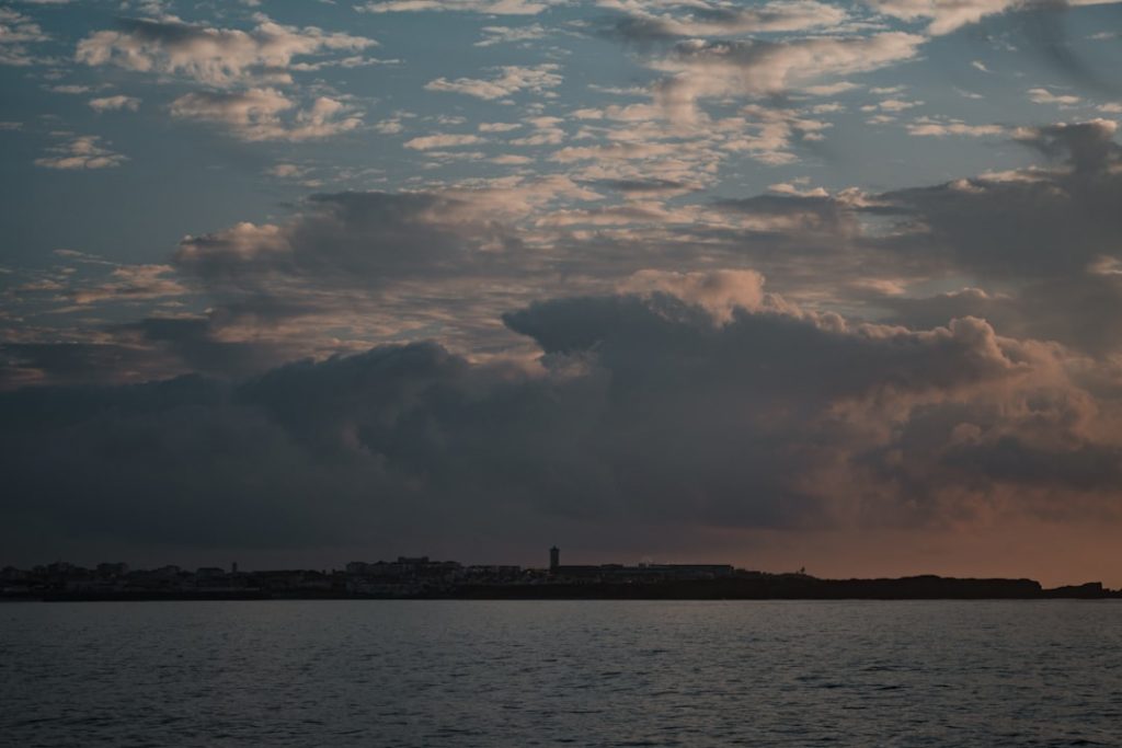 Peniche–Baleal surf trip: escuelas, alquiler y buses – foto de Michiel Annaert (Unsplash)
