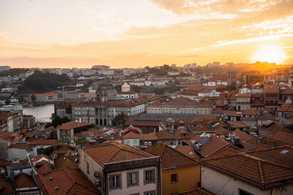 Qué ver en Oporto en 2 días: puentes, bodegas y jardines – foto de Sergio Butko (Unsplash)