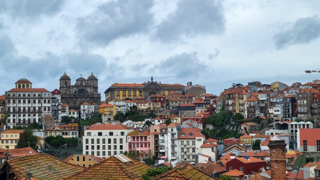 Qué ver en Oporto en 2 días: puentes, bodegas y jardines – foto de AnaCristina Smith (Unsplash)