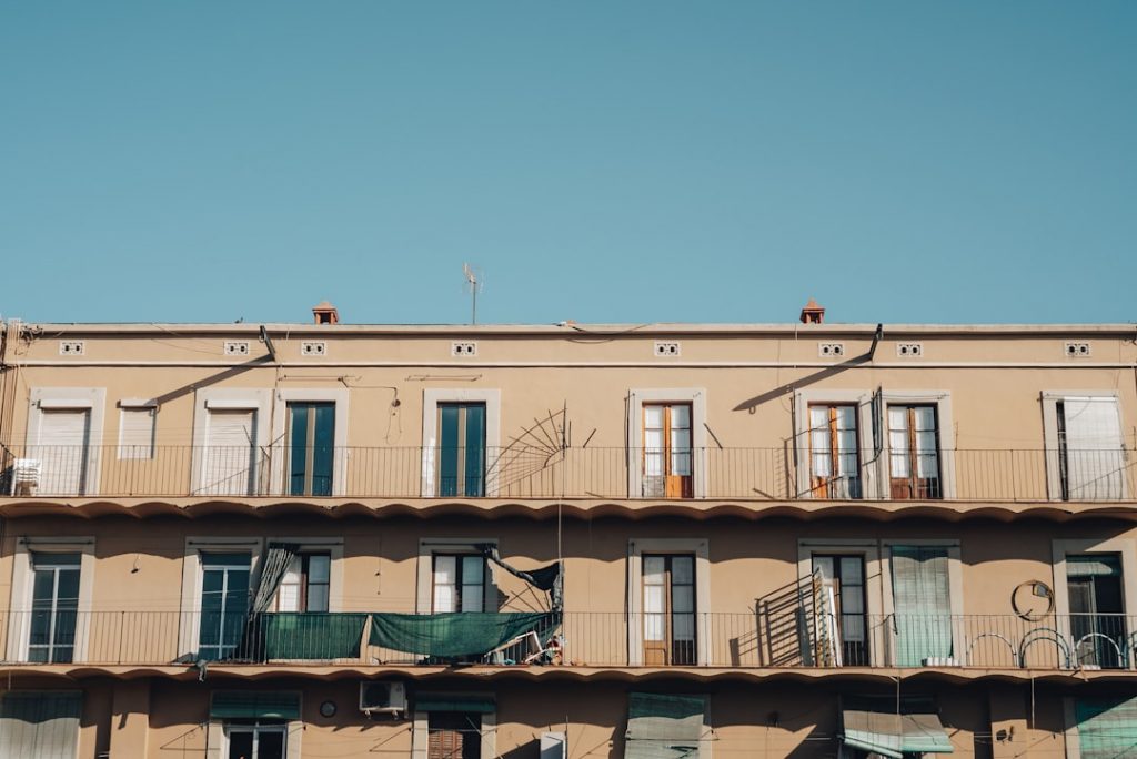 Viajar barato a Lisboa: Viva Viagem, tascas y miradores gratis – foto de Karsten Winegeart (Unsplash)