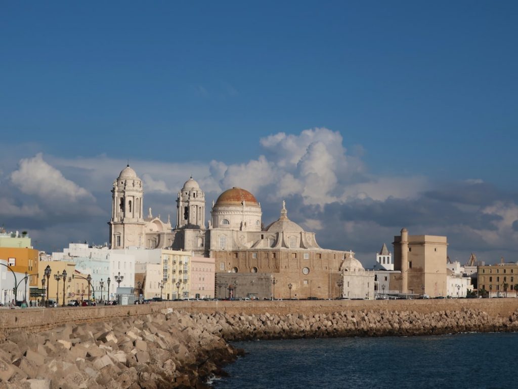 Cádiz en 3 días: ruta a pie y playas – foto de Klaus Janowitz (Unsplash)
