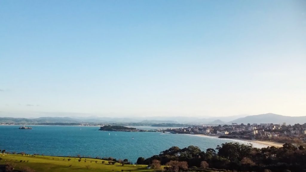 Cantabria en 5 días: ruta completa – foto de Frederick Adegoke Snr. (Unsplash)