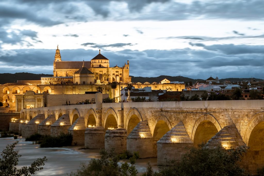 Córdoba en 2 días: ruta por patios y monumentos – foto de Saad Chaudhry (Unsplash)