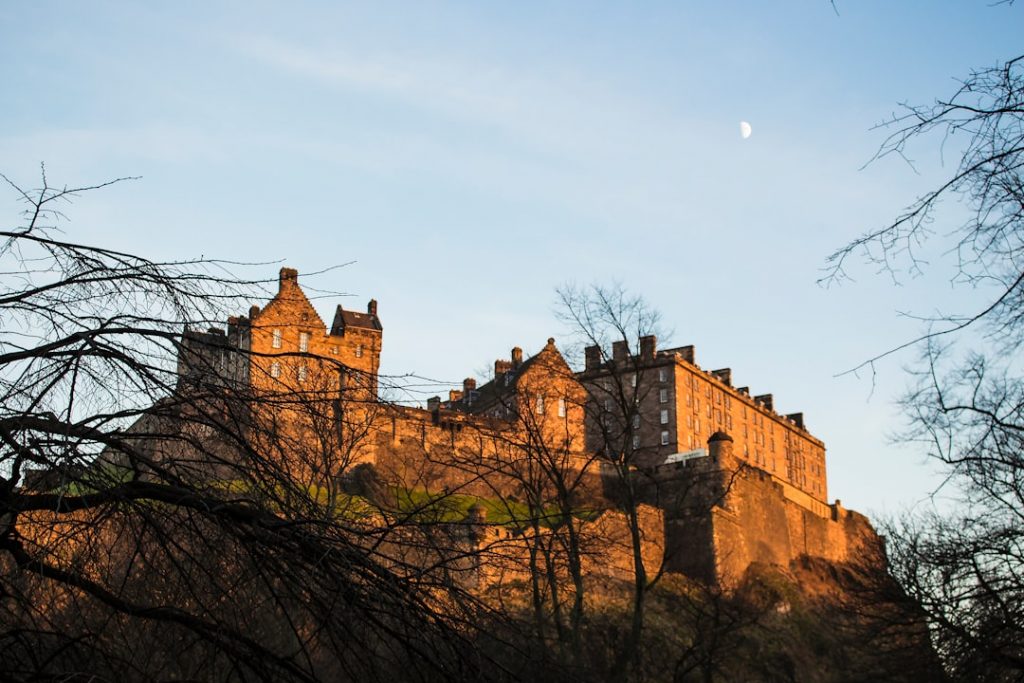 Edimburgo en 3 días y excursiones – foto de Laila (Unsplash)